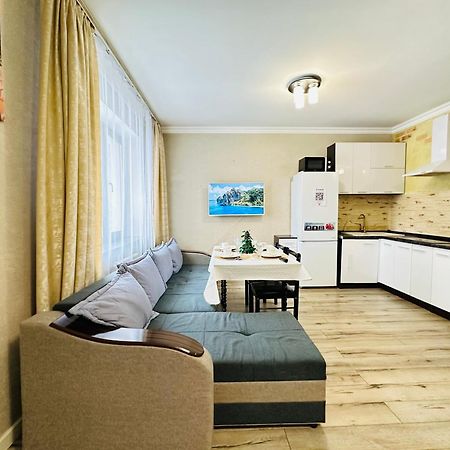 Апартаменты Vostochnyi Park Apartament In The Center Of Алматы Экстерьер фото