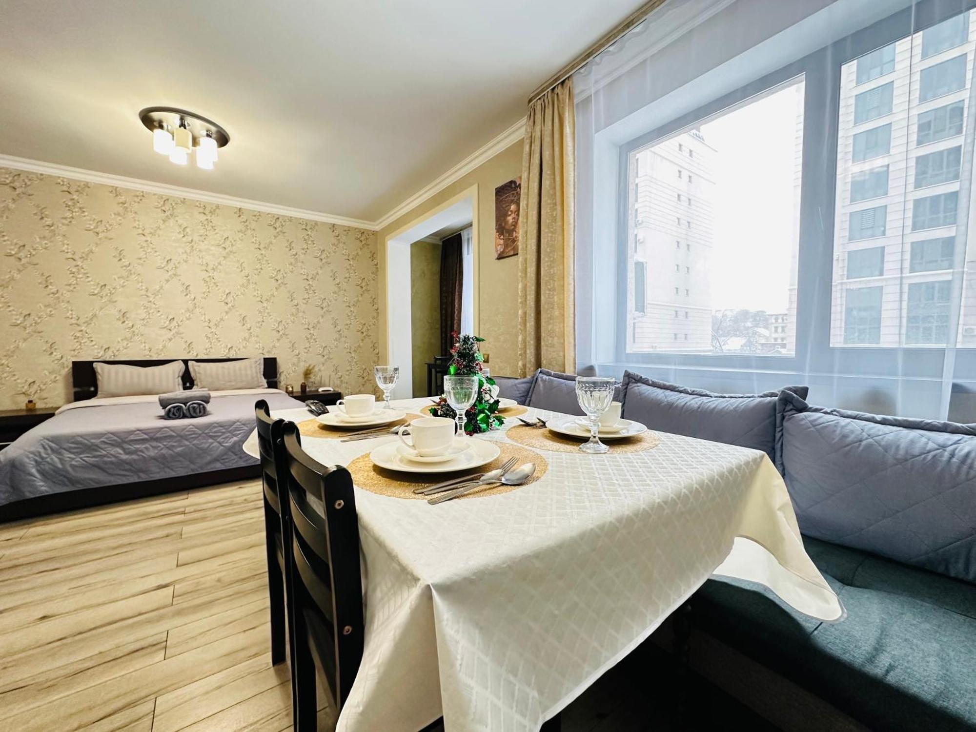 Апартаменты Vostochnyi Park Apartament In The Center Of Алматы Экстерьер фото