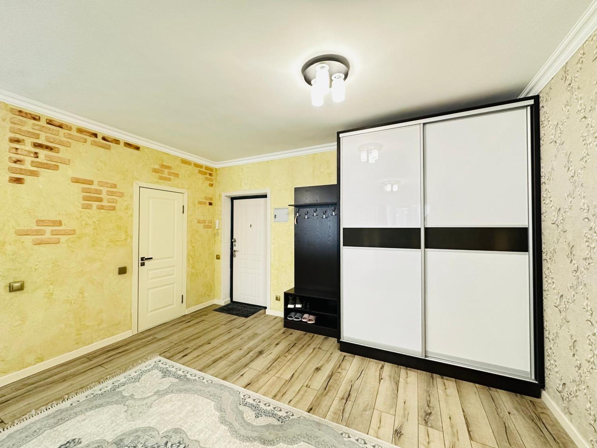 Апартаменты Vostochnyi Park Apartament In The Center Of Алматы Экстерьер фото