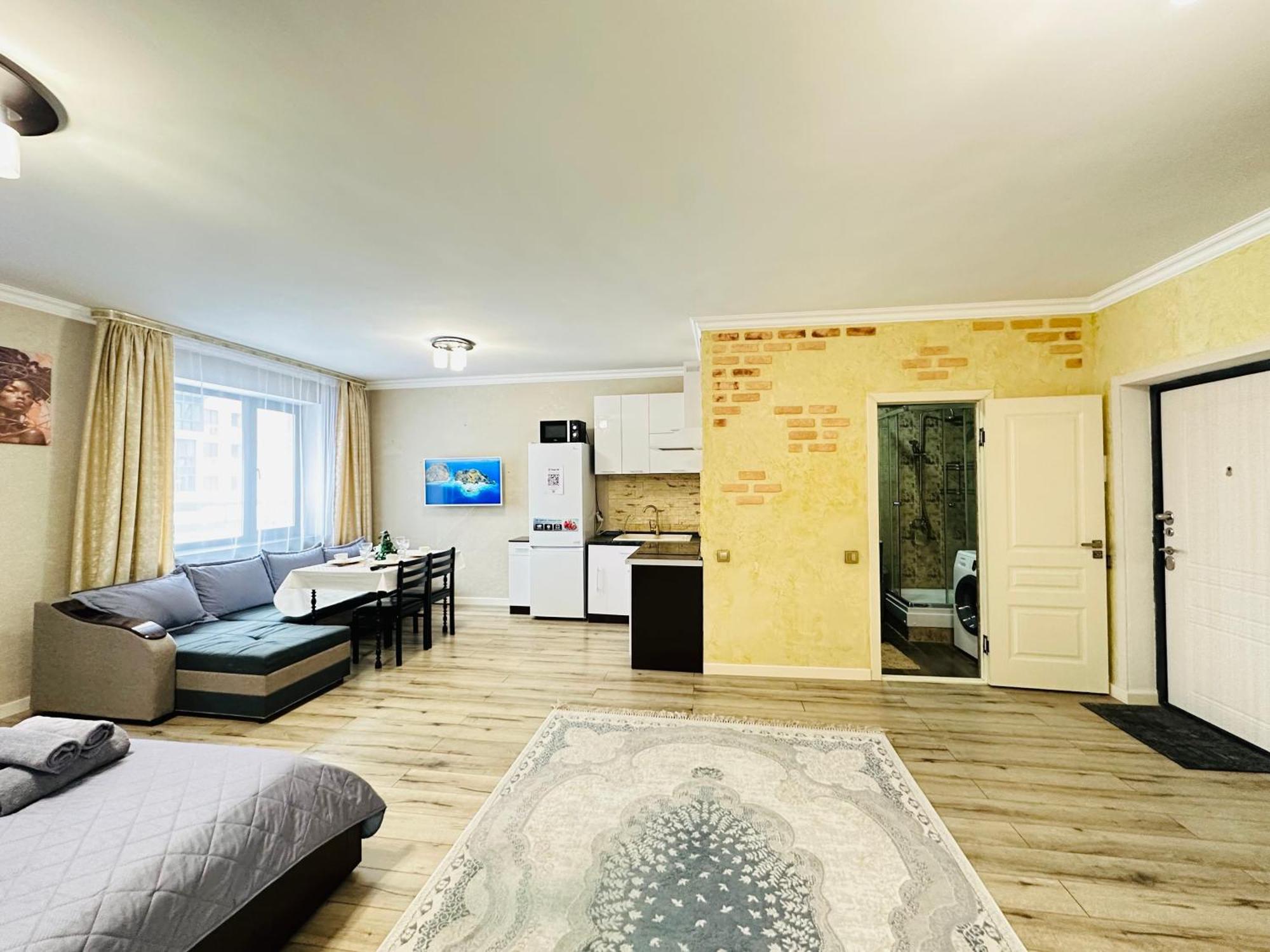Апартаменты Vostochnyi Park Apartament In The Center Of Алматы Экстерьер фото