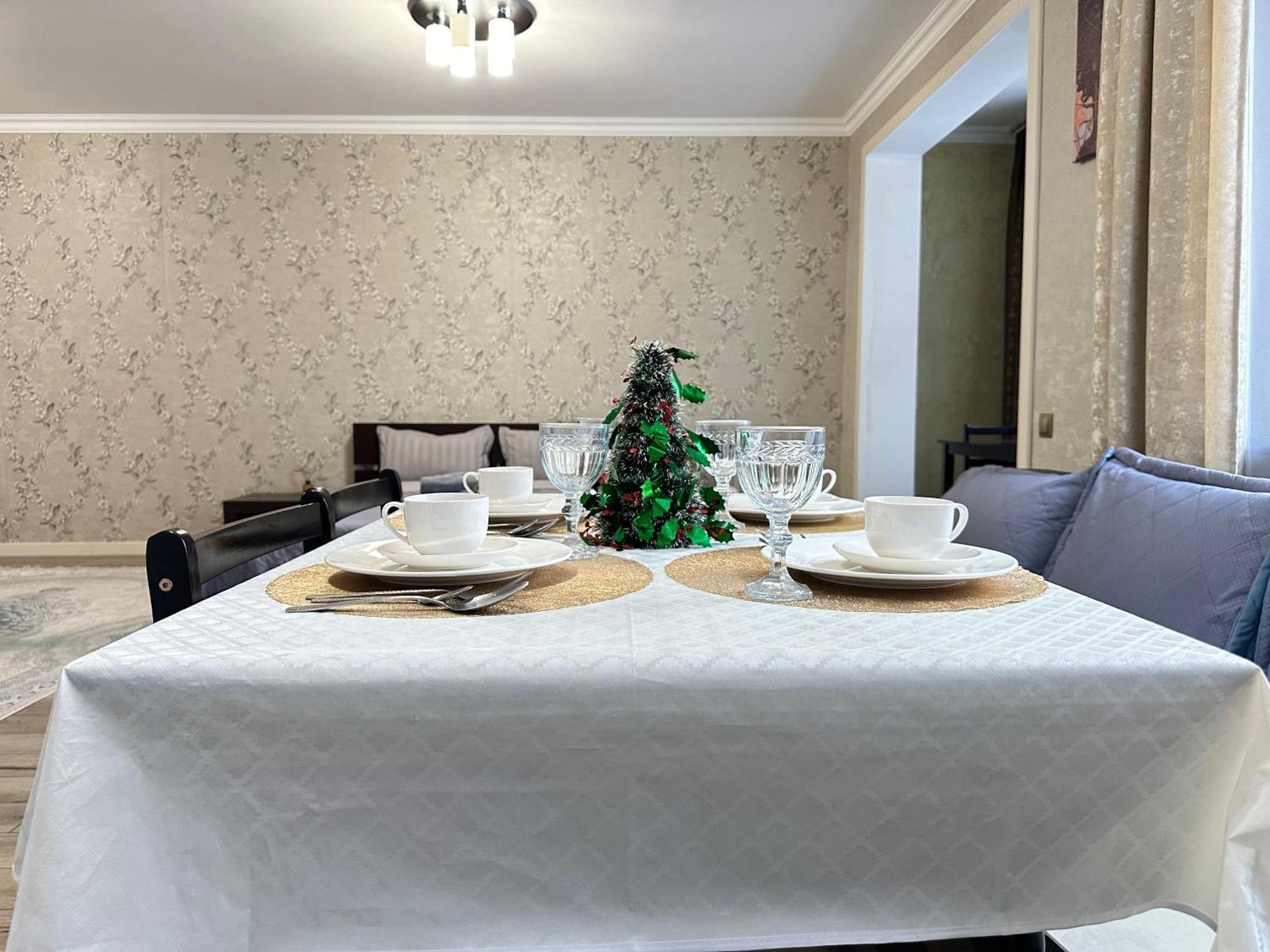 Апартаменты Vostochnyi Park Apartament In The Center Of Алматы Экстерьер фото