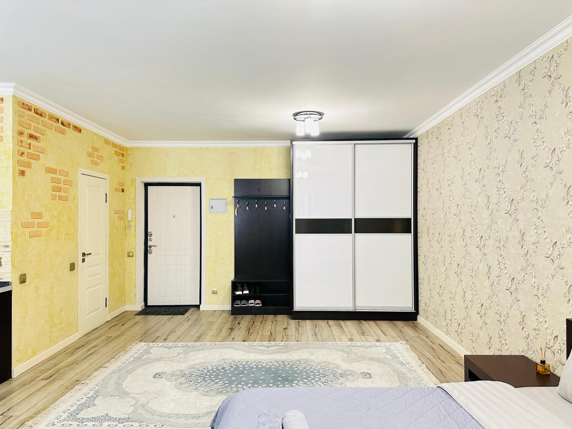Апартаменты Vostochnyi Park Apartament In The Center Of Алматы Экстерьер фото