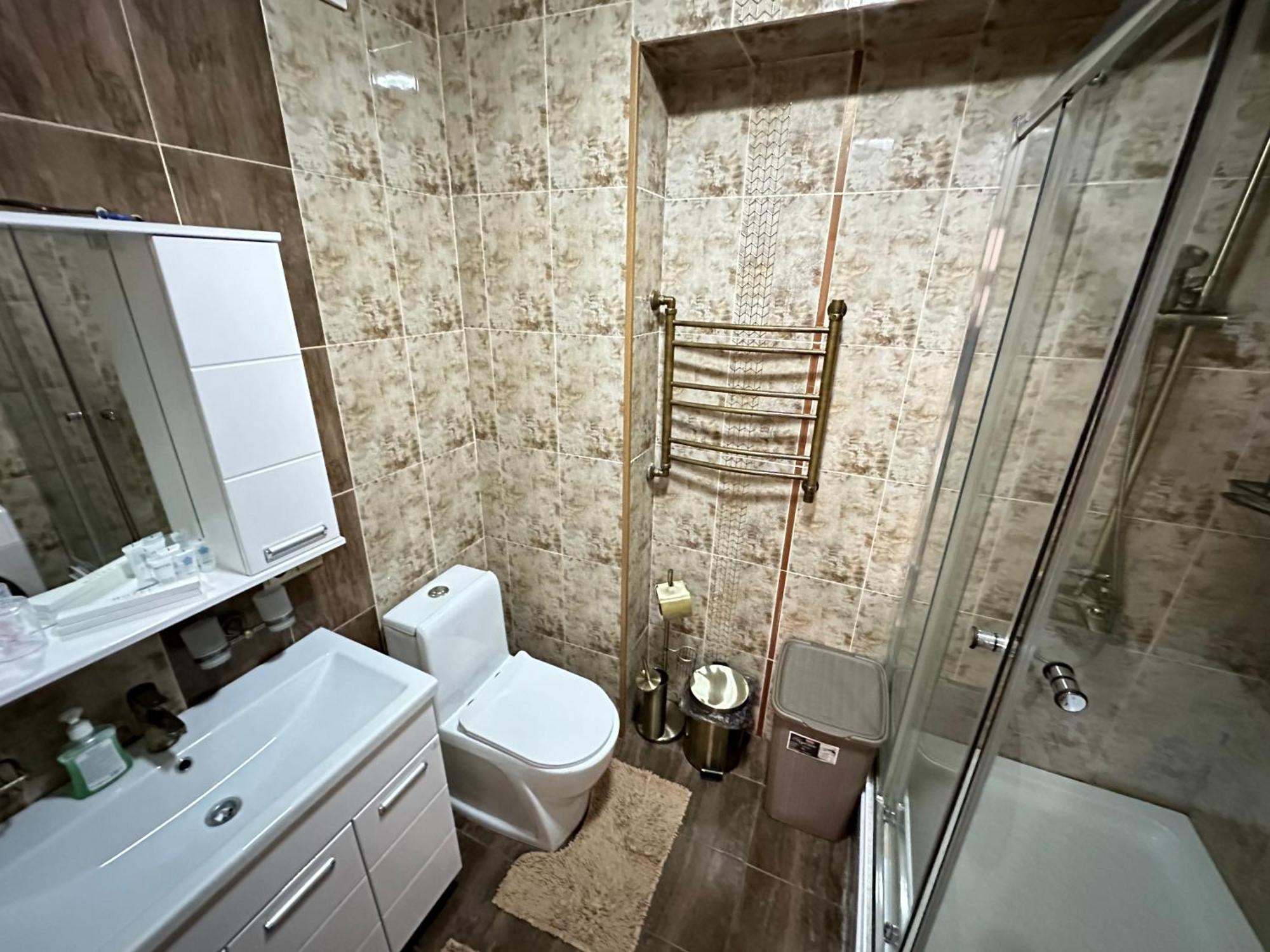Апартаменты Vostochnyi Park Apartament In The Center Of Алматы Экстерьер фото