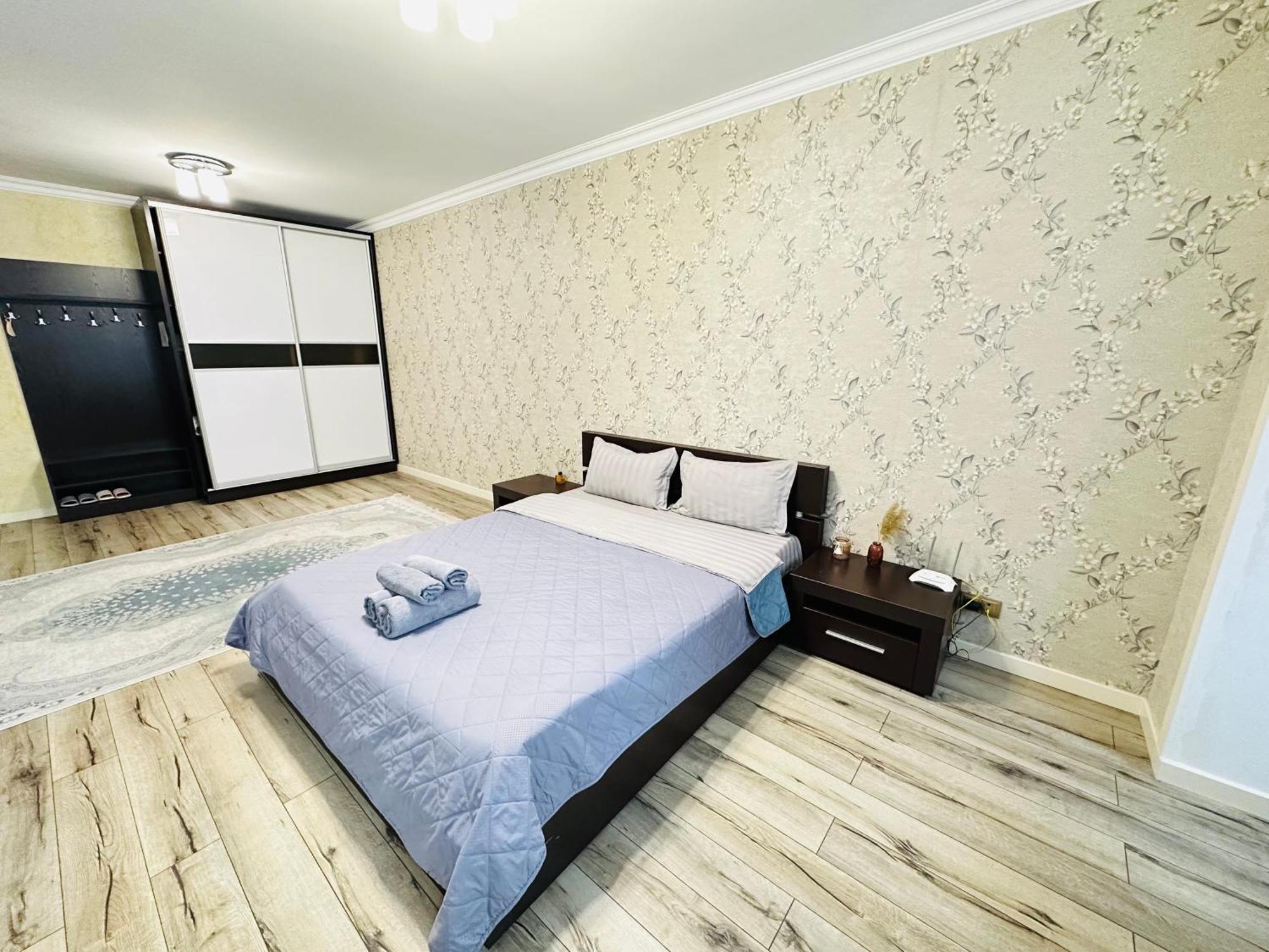 Апартаменты Vostochnyi Park Apartament In The Center Of Алматы Экстерьер фото