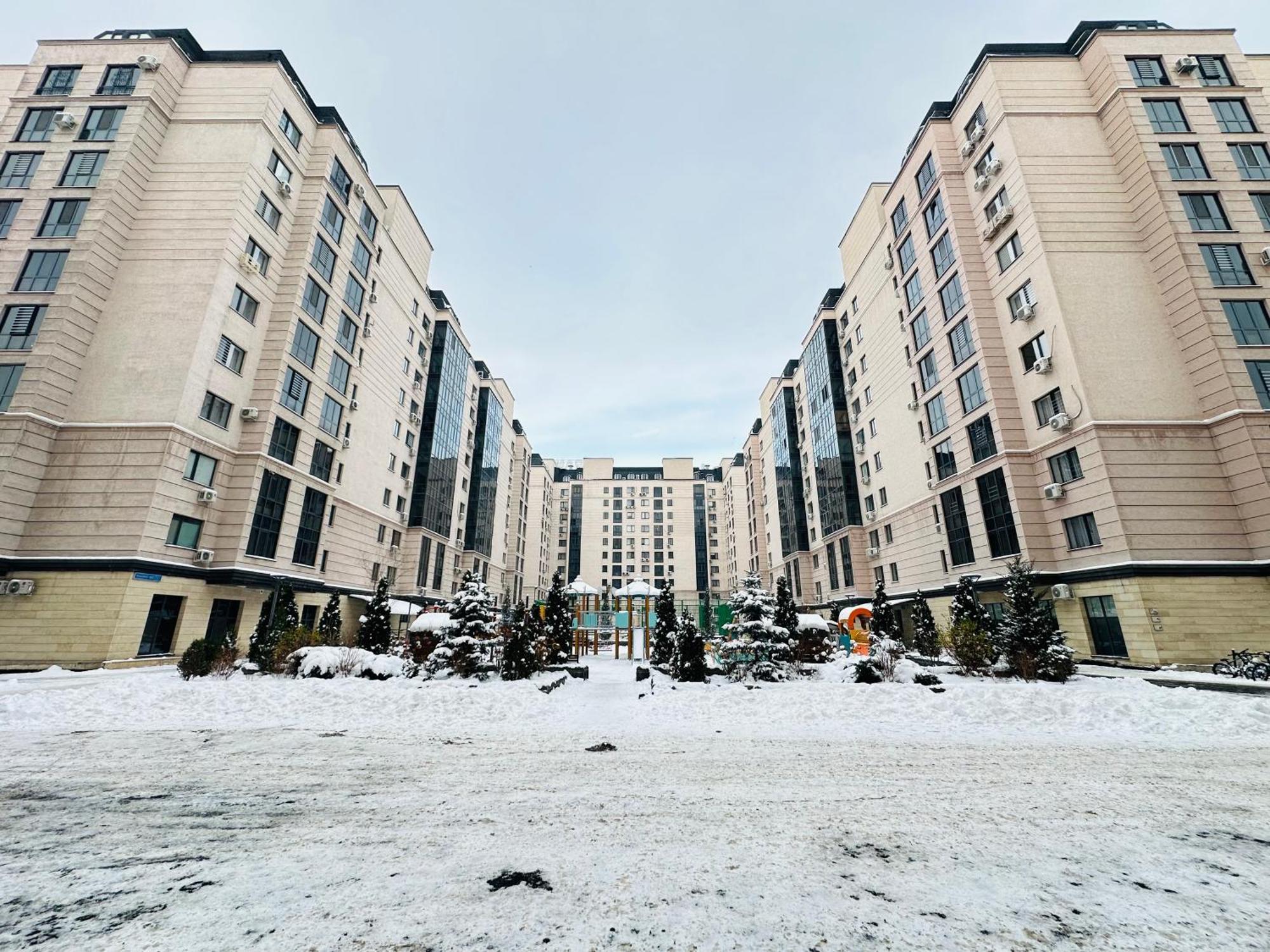 Апартаменты Vostochnyi Park Apartament In The Center Of Алматы Экстерьер фото