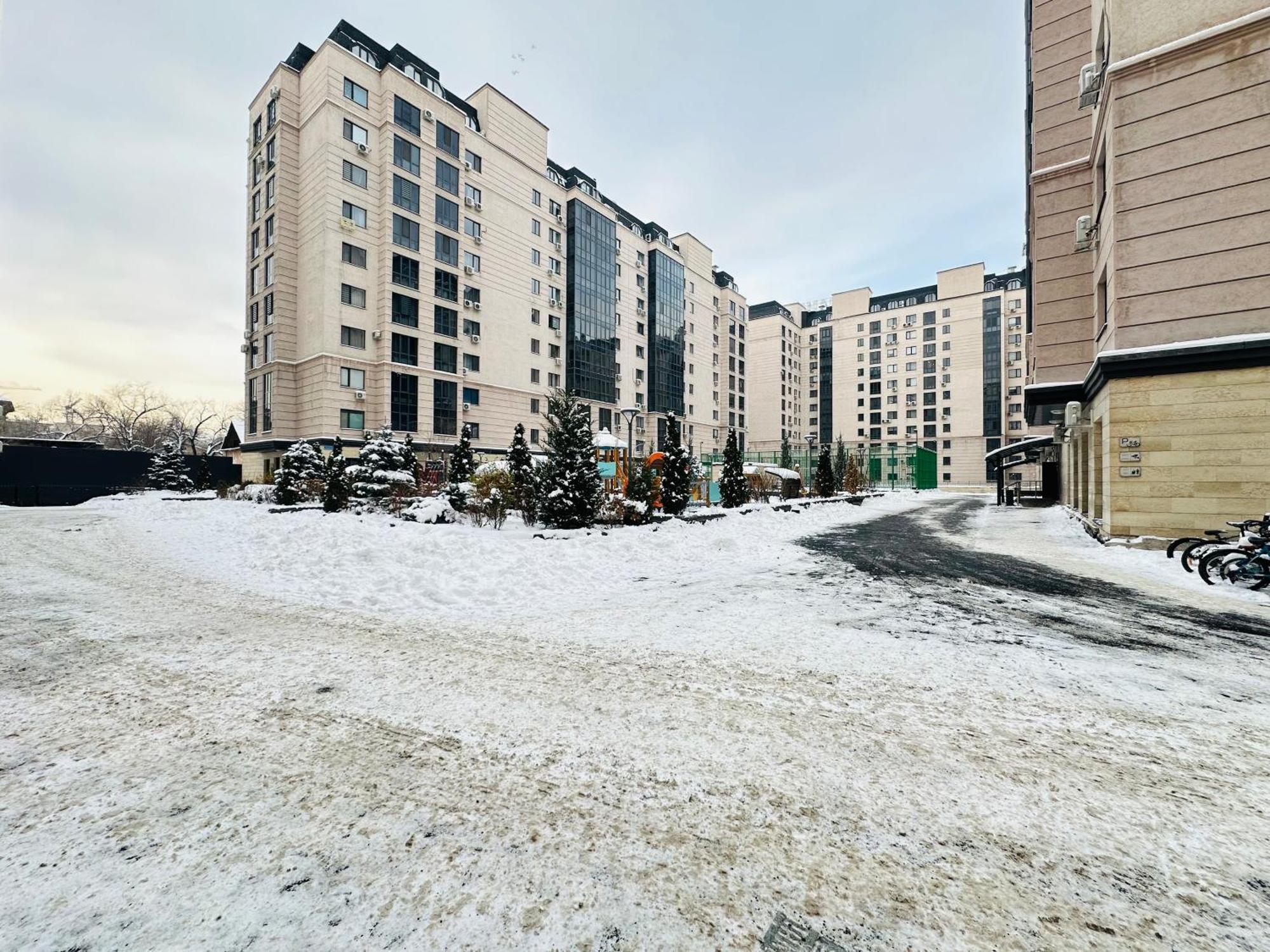 Апартаменты Vostochnyi Park Apartament In The Center Of Алматы Экстерьер фото