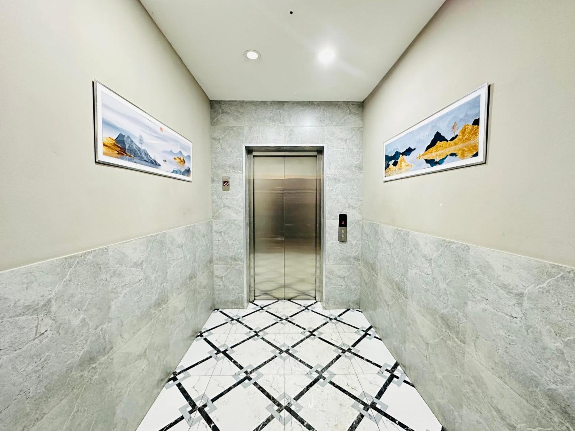 Апартаменты Vostochnyi Park Apartament In The Center Of Алматы Экстерьер фото