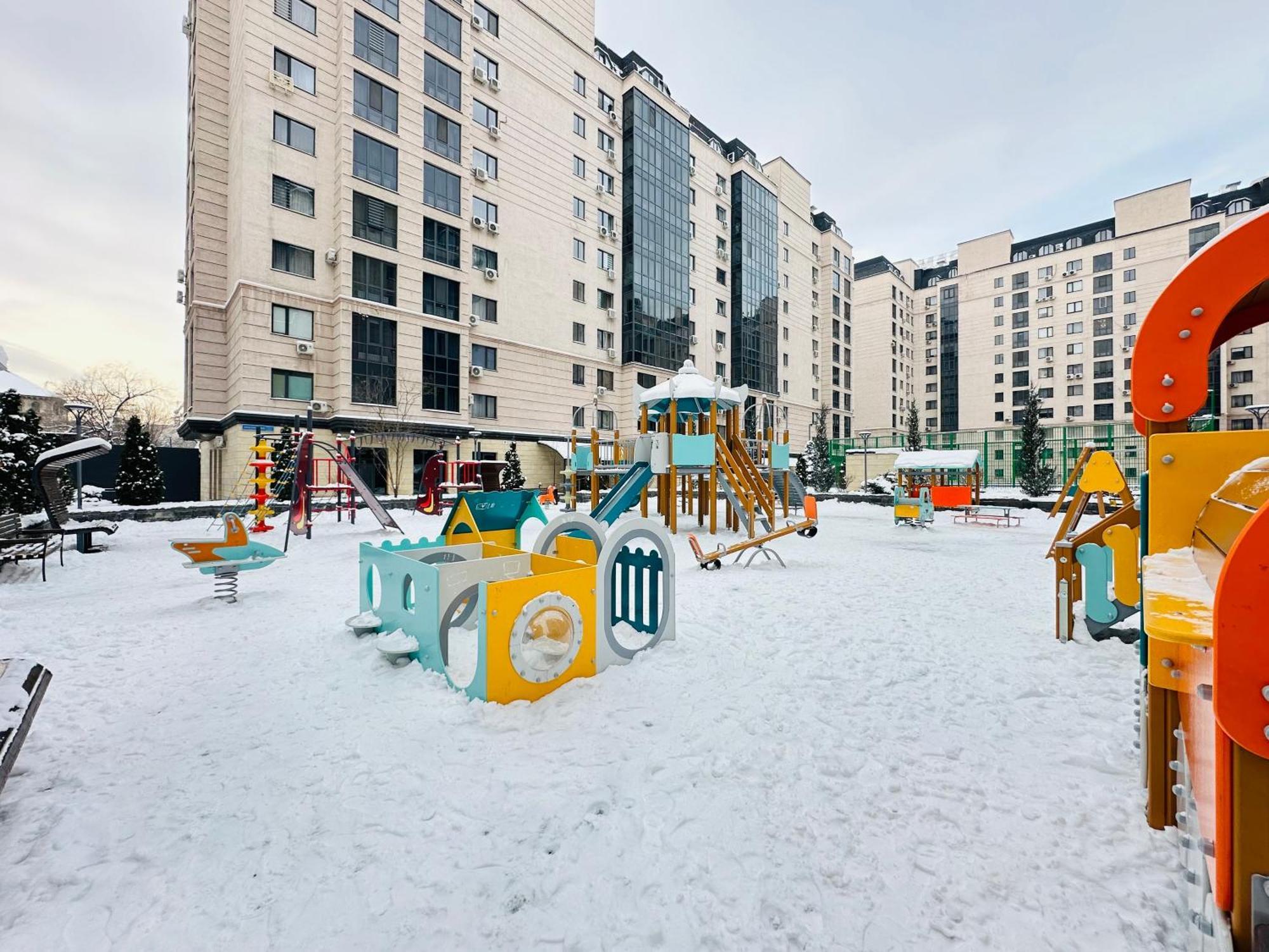 Апартаменты Vostochnyi Park Apartament In The Center Of Алматы Экстерьер фото